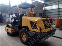 小型膠輪壓路機(jī)