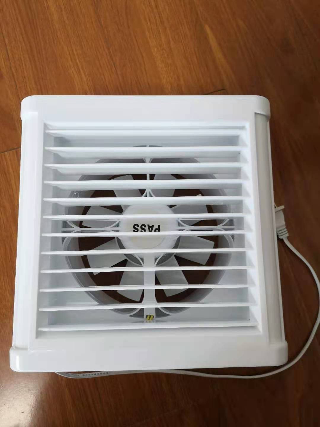 产品采用金属离心多翼低噪声叶轮,配已优质电机,使其小风量排气扇的